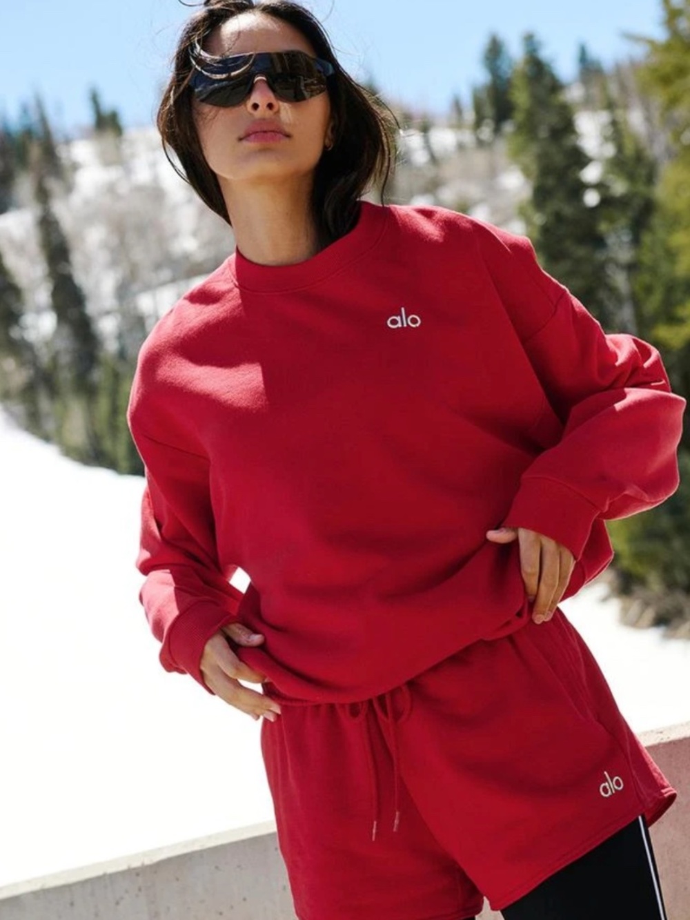Alo Yoga Bold Red Accolade Crew Neck Pullover Sweatshirt - Full Length Large